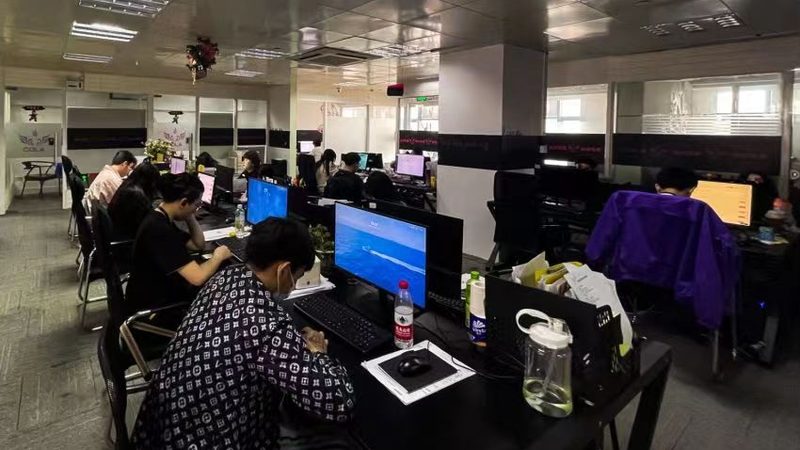 选择加盟品牌时，首先要考察其实力与资质。一个有实力的加盟品牌，通常具备以下条件：